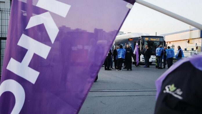 Без столичен транспорт и в четвъртък (ОБЗОР) Протестът на шофьорите и ватманите преминава в гражданско неподчинение Следвай ме - Общество