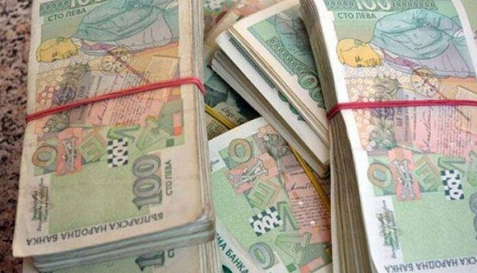 БНБ предупреждава: Фалшиви банкноти от 100 лева 1247 са установените ментета през второто тримесечие, срещат се и доста от 50 лева Следвай ме - Общество
